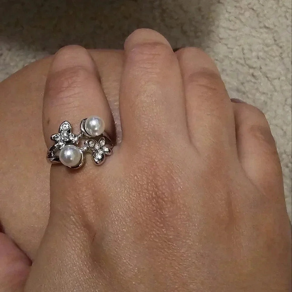 2 LEFT! Silver Faux Pearl Butterfly Ring - Picture 3 of 4